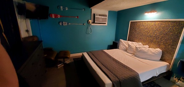 Queen of Hearts Suite Photo 2